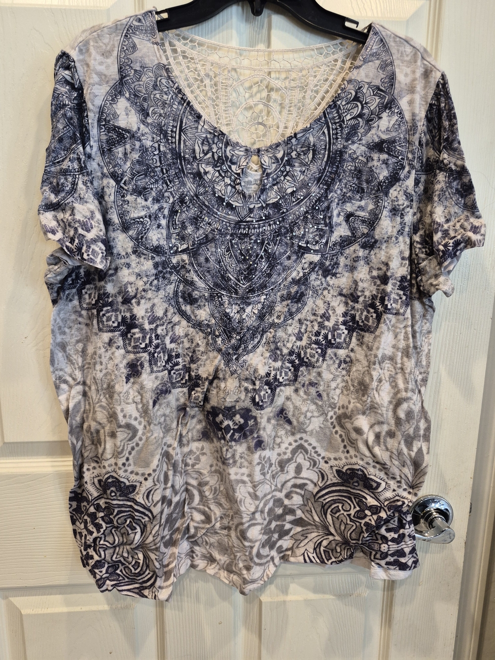 Boho Lace-Back Short Sleeve Top in Navy and White